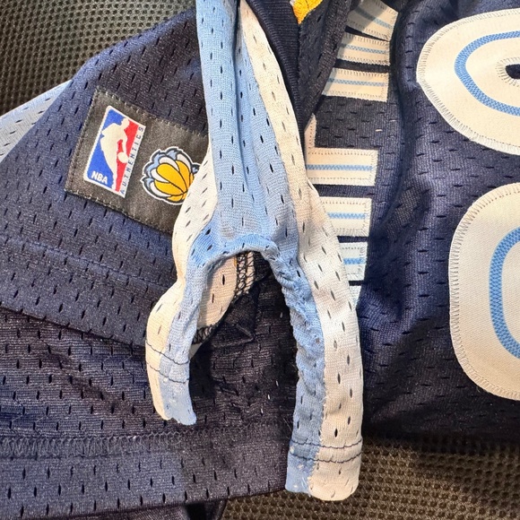 Vintage Memphis Grizzlies Stoudamire #20 Adidas Jersey,  Size Small - Picture 8 of 8